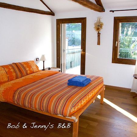 Bob And Jenny'S B&B Vicenza Ruang foto