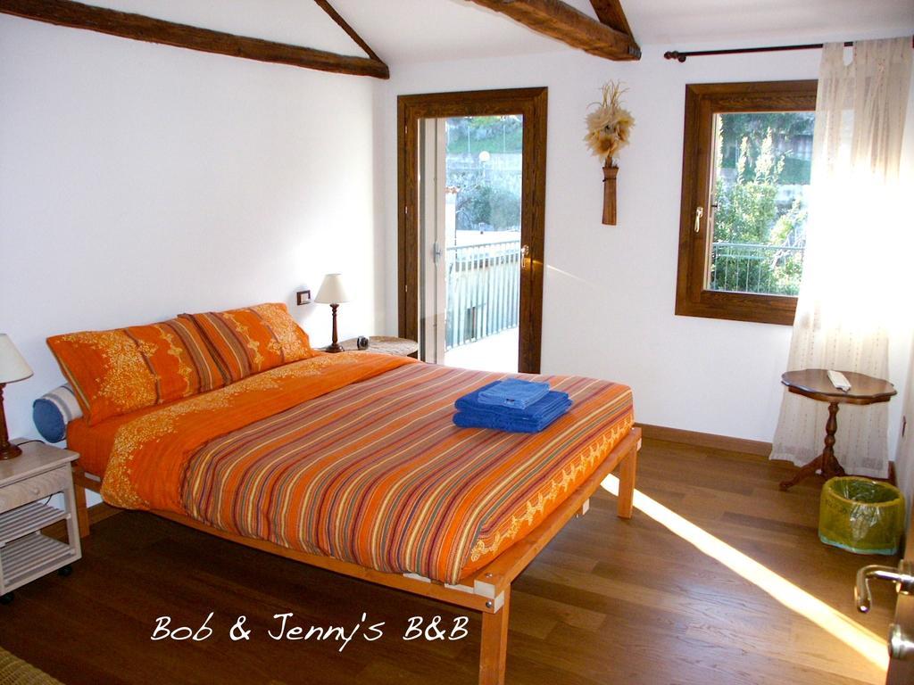 Bob And Jenny'S B&B Vicenza Ruang foto