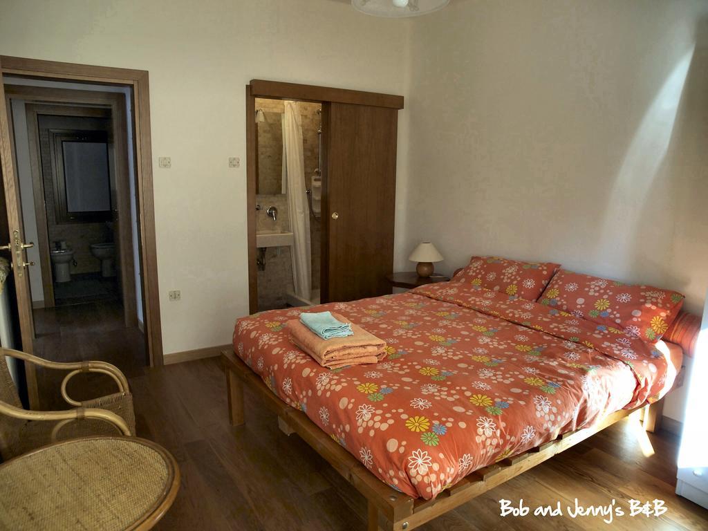 Bob And Jenny'S B&B Vicenza Ruang foto